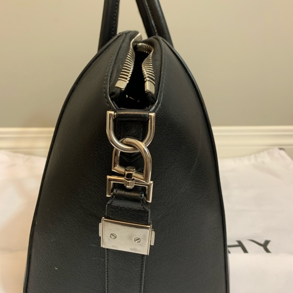 Authentic Givenchy Antigone Medium bag - Picture 3 of 8